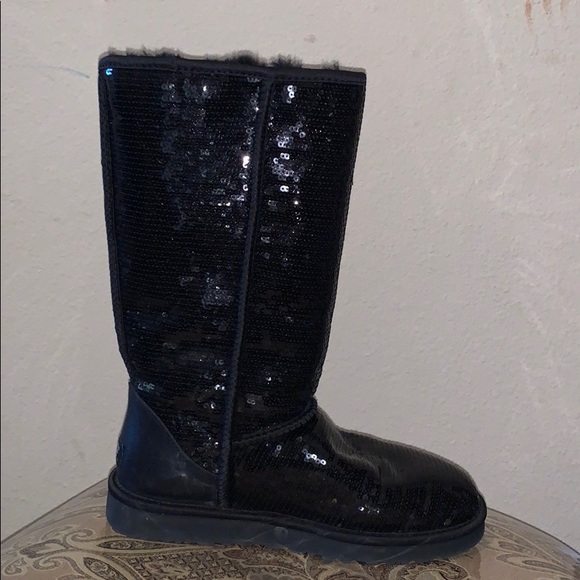 Ugg - Picture 1 of 4